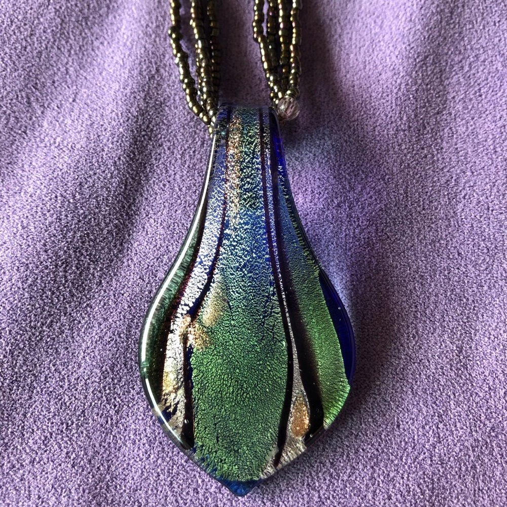 Glass pendant necklace